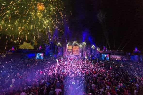 Se acerca el verano y muchos se preparan para los grandes festivales musicales de la temporada. En California, Coachella domina la taquilla, pero 'The Tomorrow World Electronic Music' parece ser una fuerte competidor. Te compartimos algunas fotos del festival de música electrónica durante su última edición en Chattahoochee Hills. La fiesta reunió a los mejores Dj’s y atrajo público de cada rincón del planeta. ¿Crees que este festival sea mejor que el del Valle de Indio?