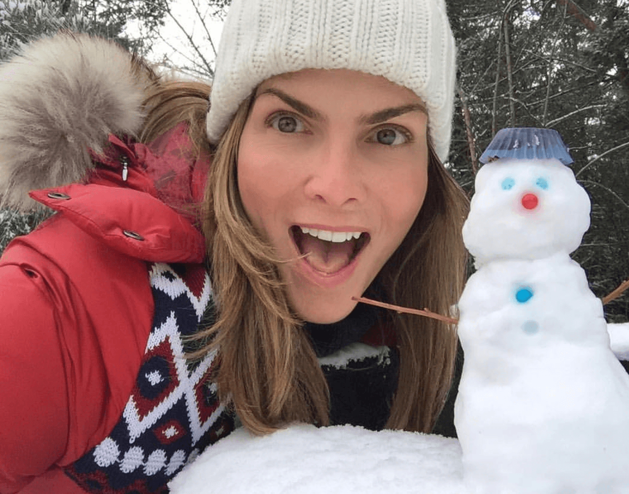 La conductora comparte las imágenes mostrando siempre el buen humor y alegría que la caracterizan, como este muñequito de nieve que hizo.