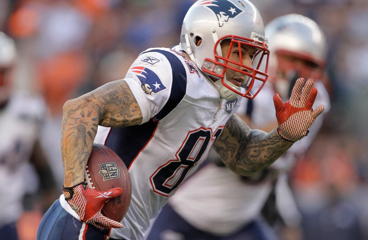 Sin embargo, fue el año en el que Aaron Hernandez firmó su sóegundo y último contrato profesional. Los Patriots le hicieron una renovación de 5 años con un bono de 12,5 millones de dólares, el más alto en ese momento en la historia de la NFL.