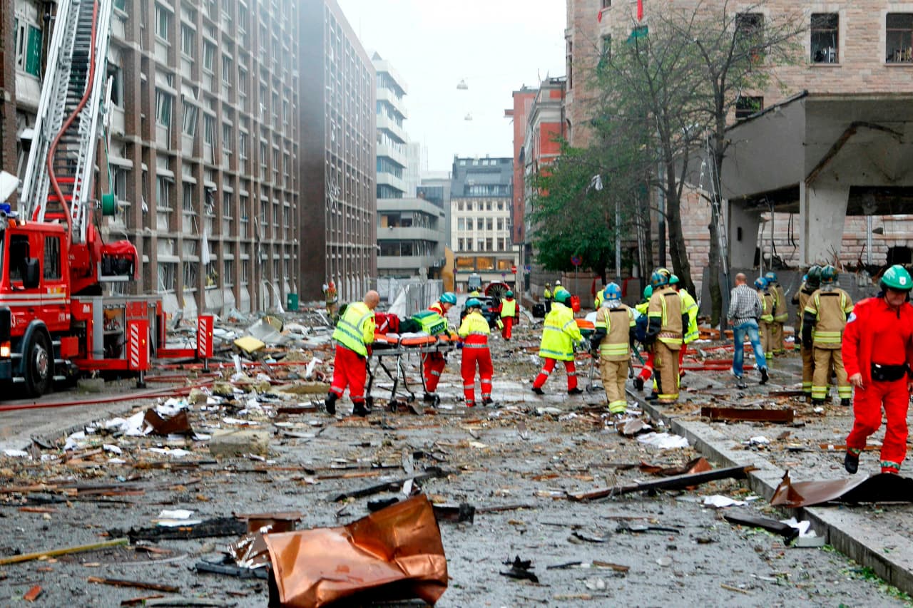 <a href="https://www.univision.com/noticias/noticias-del-mundo/autor-de-ataques-en-oslo-uso-balas-expansivas" target="_blank">El 22 de julio de 2011</a>, Noruega se hundía en el horror. Ese lluvioso viernes por la tarde, la nación estaba en la modorra del verano cuando la tragedia se presentó en la persona de
<a href="https://www.univision.com/temas/anders-behring-breivik">Anders Behring Breivik</a>, un extremista de derecha con un profesado odio contra los musulmanes.