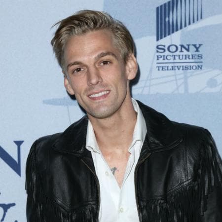 Esta entrevista es parte de la promoción del más reciente proyecto del cantante, el reality 
<b>'Marriage Boot Camp: Reality Stars Family Edition'</b>. En este programa, de la cadena WE Tv, cuatro conocidas 
<b>familias del mundo del espectáculo</b> acuden a sesiones de terapia con el objetivo de solucionar sus diferencias.