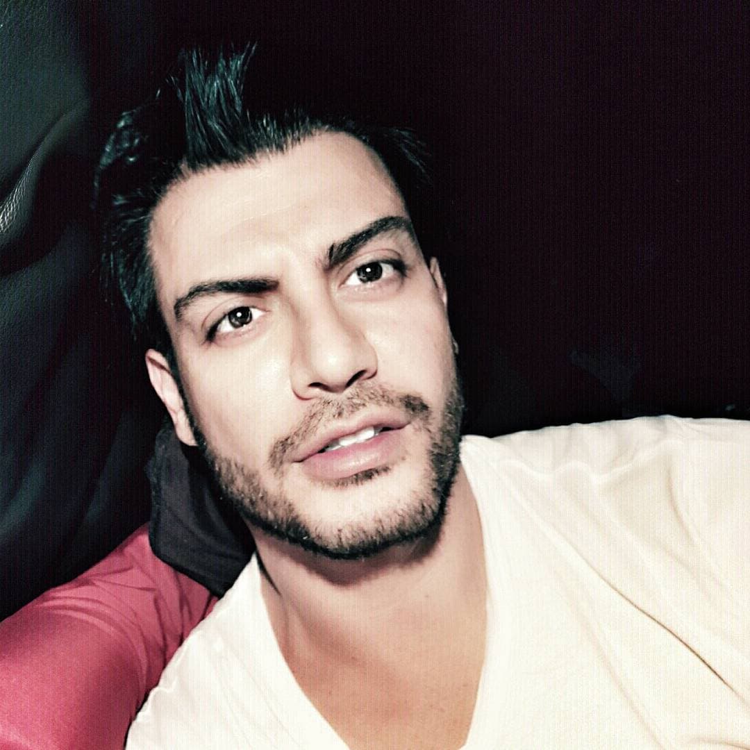 “Completamente diferente. No tiene nada que ver. No es un remake. Justo es eso, una versión que la única premisa es la de un par de hermanas gemelas que intercambian vidas”, expresó.