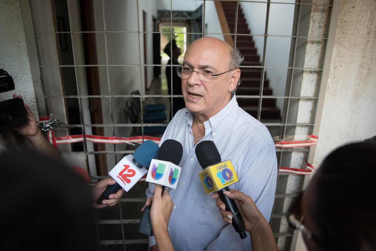 Carlos Fernando Chamorro talks to reporters outside the offices of Confidencial following its ransacking by Nicaraguan police on December 13, 2018.