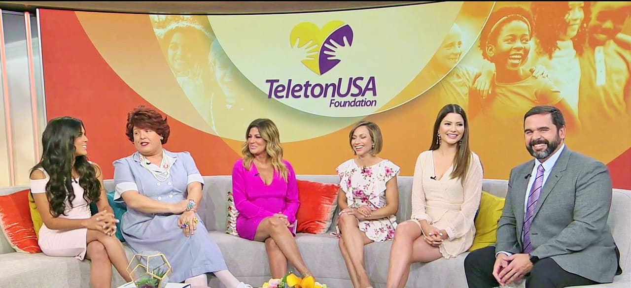 Albert disfrutó convivir por primera vez con Doña Meche en Despierta América. ¿O será que salga huyendo la próxima vez que esté de invitada?