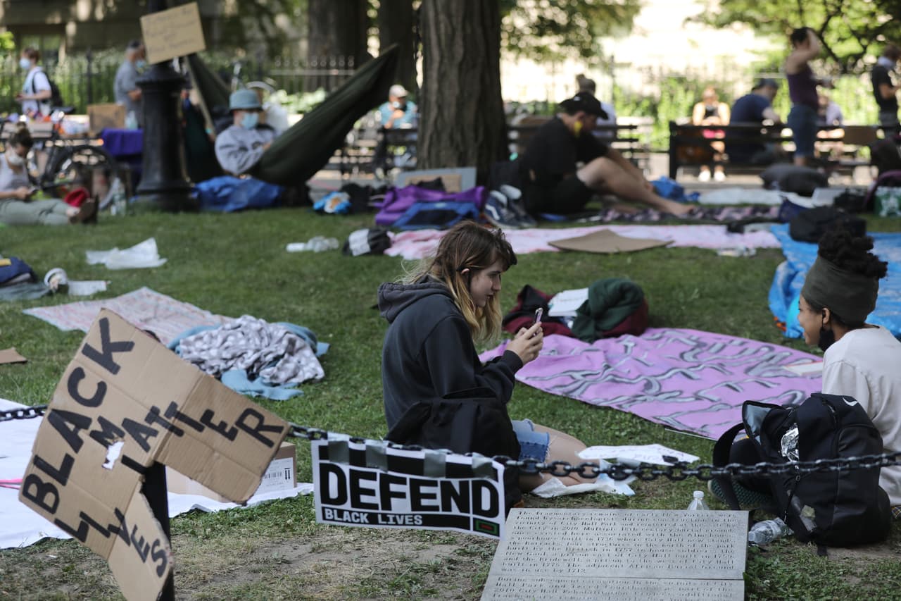 Similar al movimiento Occupy Wall Street que se apoderó del Parque Zuccotti durante meses, el grupo ahora está haciendo puestos de comida, médicos e información para ayudar a los manifestantes que quieran quedarse.