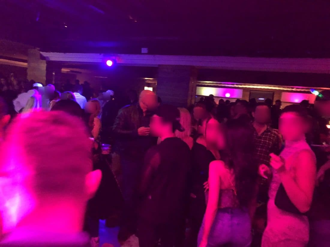 The Vault / All Access fue citado por una supuesta fiesta ilegal en Wicker Park el 29 de noviembre en la cual autoridades dicen que hubo cientos de personas. Nueve citaciones por violar las regulaciones COVID-19 (sobre capacidad en interiores, sin distanciamiento social, sin máscaras), no tener las licencias comerciales.