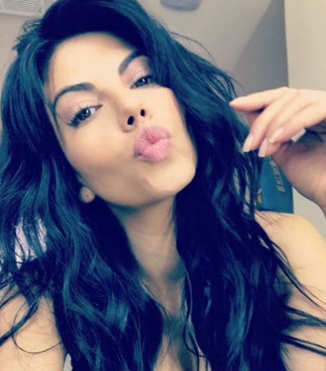 En este contexto, la actriz fue cuestionada acerca de las revelaciones hechas por su ahora exnovio a lo que ella respondió: "No he visto lo que me estás diciendo, pero bueno, Eduardo siempre va a ser alguien muy querido para mí.".