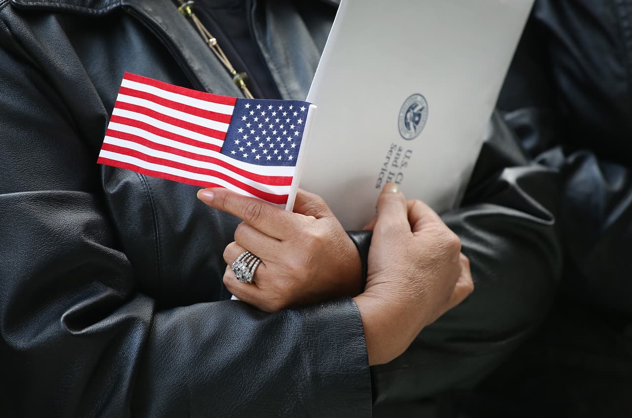 El beisbolista Fernando Valenzuela participará en campaña sobre naturalización