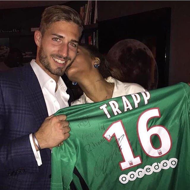 Los rumores empezaron luego de salir a la luz esta fotografía.