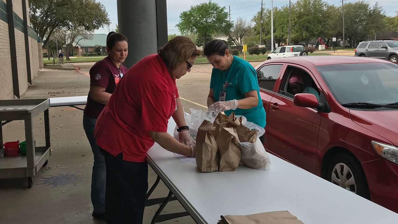Las comidas incluyen desayunos y almuerzos gratuitos para llevar.