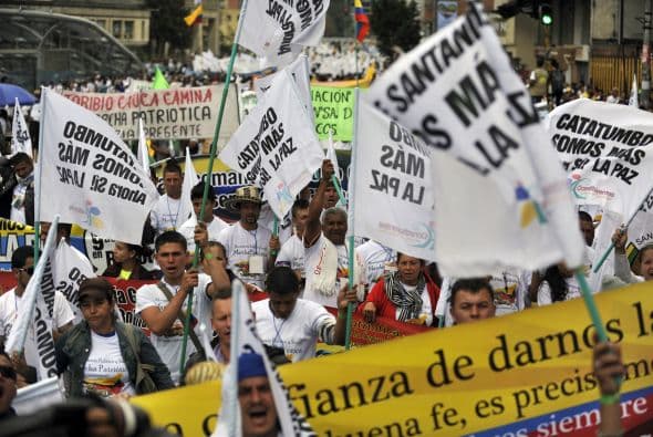 Asimismo, el mandatario remarcó su voluntad de iniciar pronto un diálogo con el ELN (Ejército de Liberación Nacional), que expresó en varias ocasiones su disposición a sumarse al actual proceso de paz.