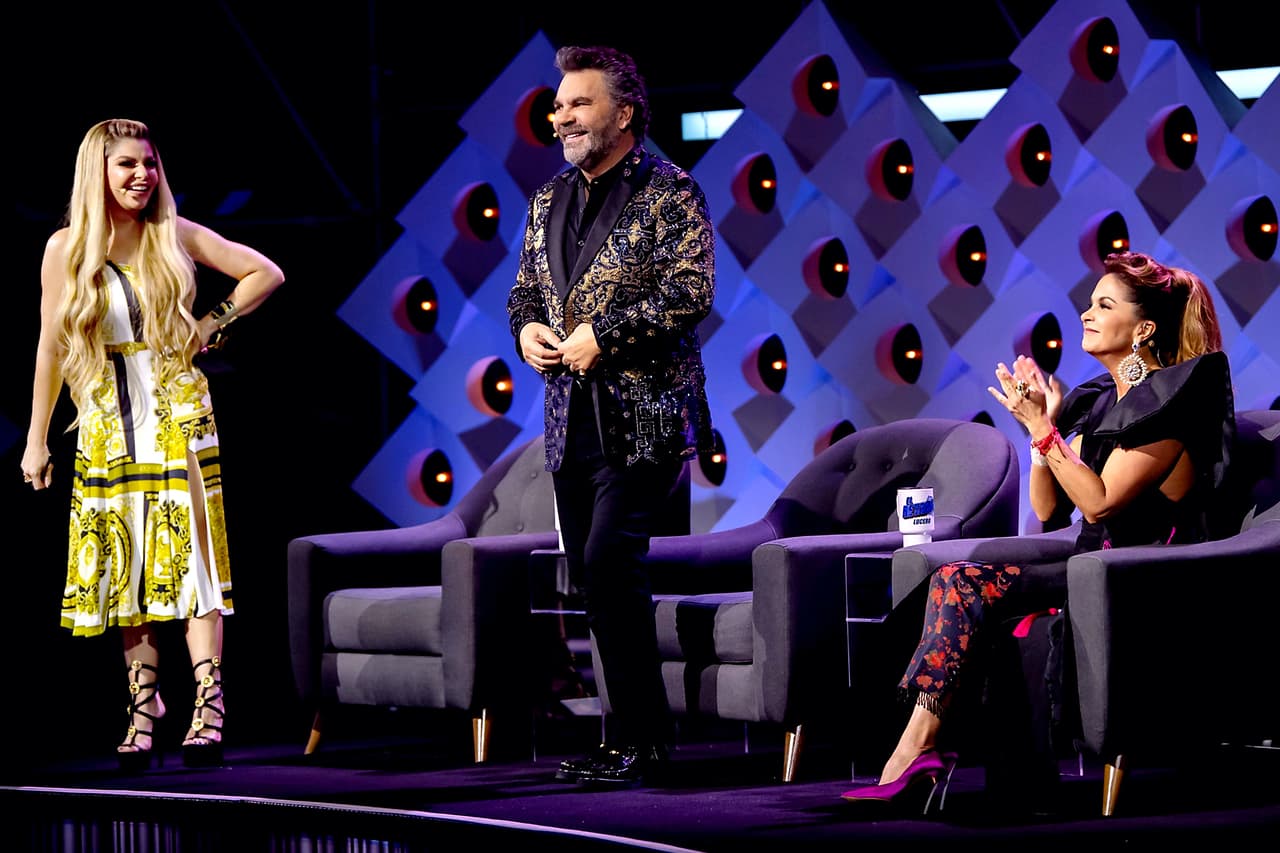 "
<b><a href="https://www.lasestrellas.tv/reality/el-retador/el-retador-lucero-reacciona-al-coqueteo-de-itati-cantoral-a-mijares" target="_blank">A qué mujer no le va a gustar Manuel Mijares</a></b>, a todas, incluyéndome a mí", dijo en la presentación, "Manuel Mijares me parece un hombre ideal, fantástico, guapérrimo".
<br>