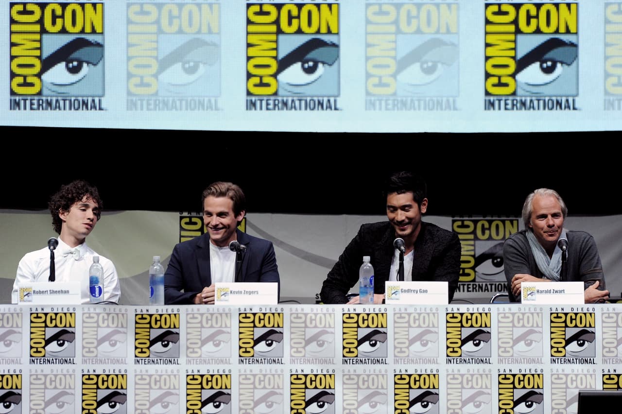 <b><a href="https://mothership.sg/2019/11/godfrey-gao-chase-me-cancel/" target="_blank">'Chase me'</a></b>, el show de juegos que Gao estaba grabando al momento de su muerte, es una "versión de la vida real del gato y el ratón" y se graba por la noche. En él participan dos equipos integrados por celebridades, miembros del reparto y personas normales quienes compiten a través de una serie de tareas físicas.