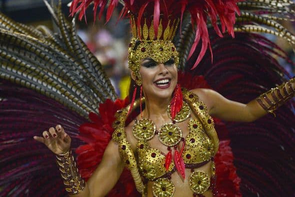 Este vistoso desfile reúne todos los personajes que con su belleza y tradición han hecho que esta fiesta haya sido declarada Obra Maestra del Patrimonio Oral e Inmaterial de la Humanidad por la Unesco.