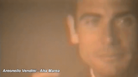 El cantautor italiano
<b> Antonello Venditti</b> consiguió una linda chica para su video 'Alta Marea'.