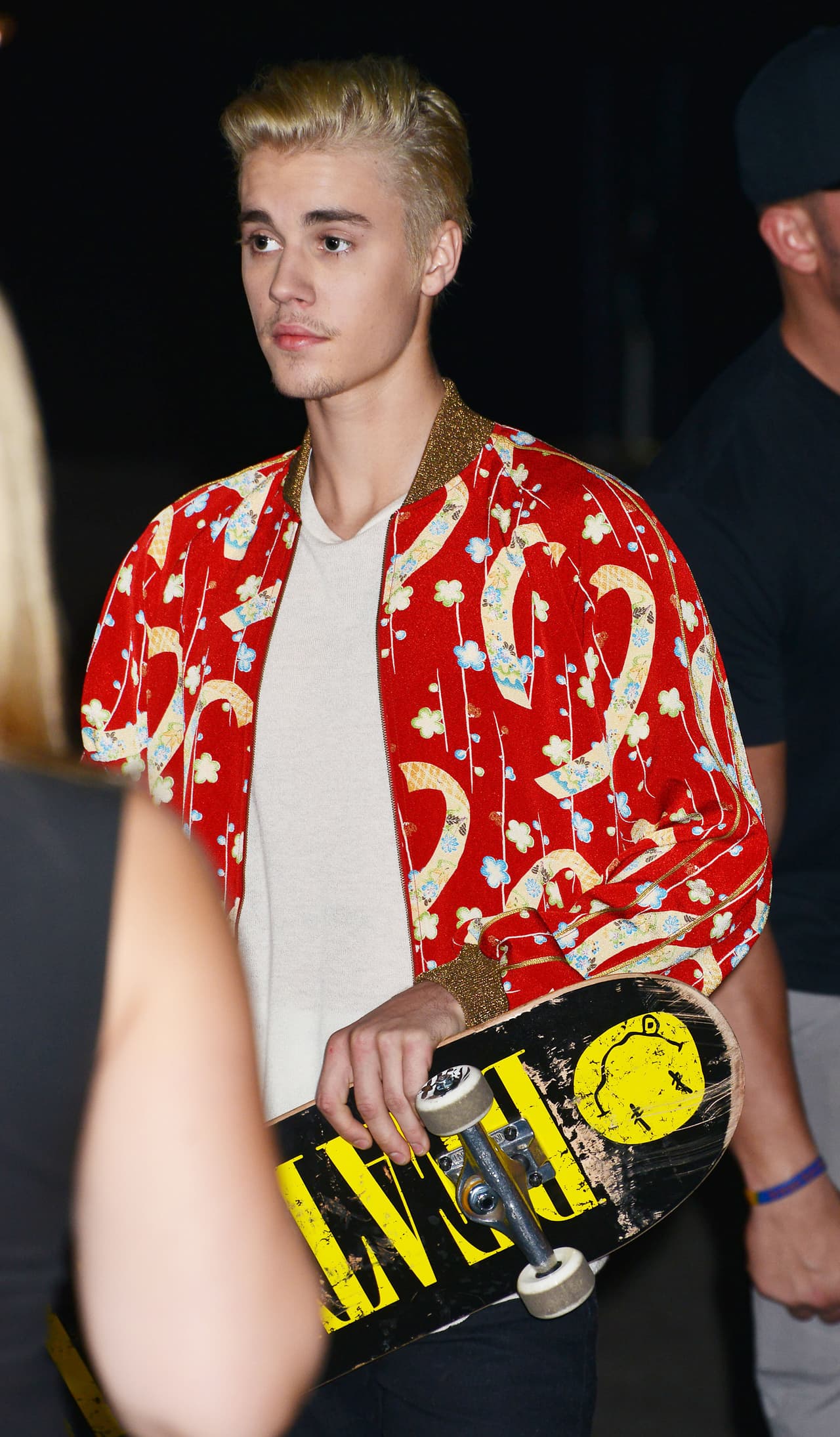 La enfermedad de Lyme que padece Bieber es causada por una bacteria que se transmite a los humanos a través de la picadura de una garrapata. Los síntomas típicos incluyen fiebre, dolor de cabeza, fatiga y una erupción cutánea llamada eritema migratorio, de acuerdo con el 
<a href="https://www.cdc.gov/lyme/index.html" target="_blank">Centro de Control y Prevención de Enfermedades</a> de EEUU.