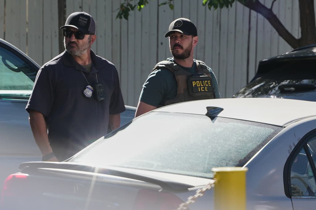 Juez pone freno al DHS, ICE, USCIS y CBP para ir puerta en puerta en busca de supuestos votantes no ciudadanos