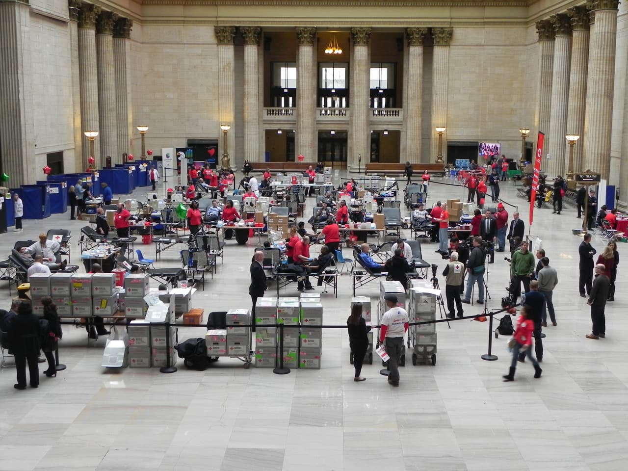 Cada dos segundos una persona necesita sangre, así que al donar estas ayudando a salvar una vida.
