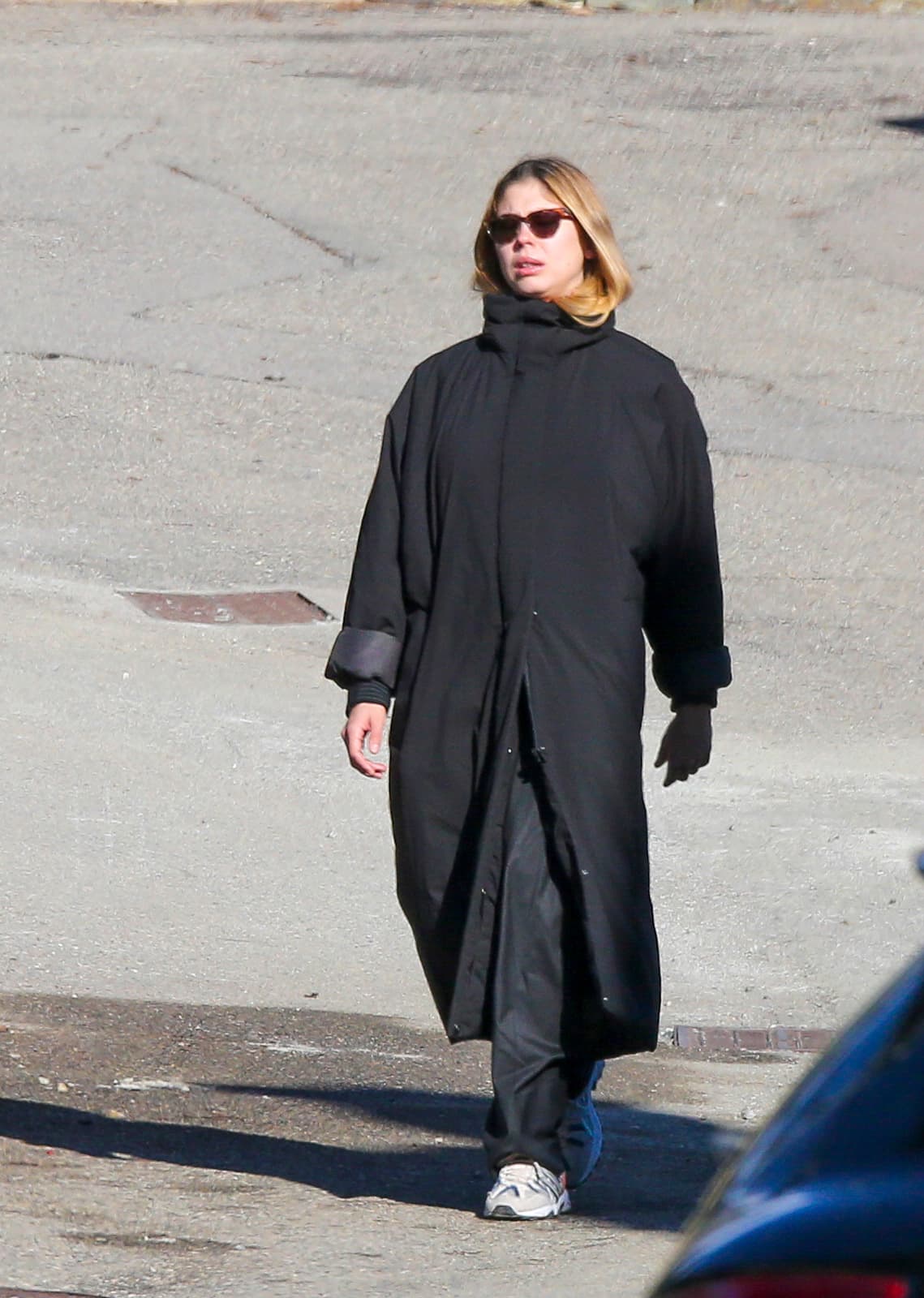 Según algunos medios españoles, ella trabajaba en Kosmos, la compañía que es propiedad de Piqué. 
<br>