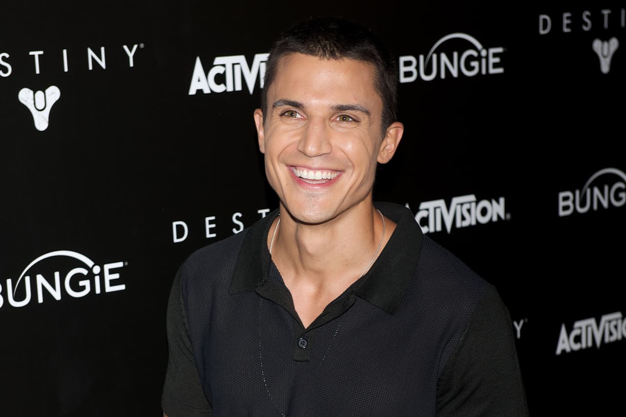 El apuesto actor se convertirá en Javier Morey en El Príncipe, y nos conquistará cada noche apoderándose de la pantalla de UniMás.