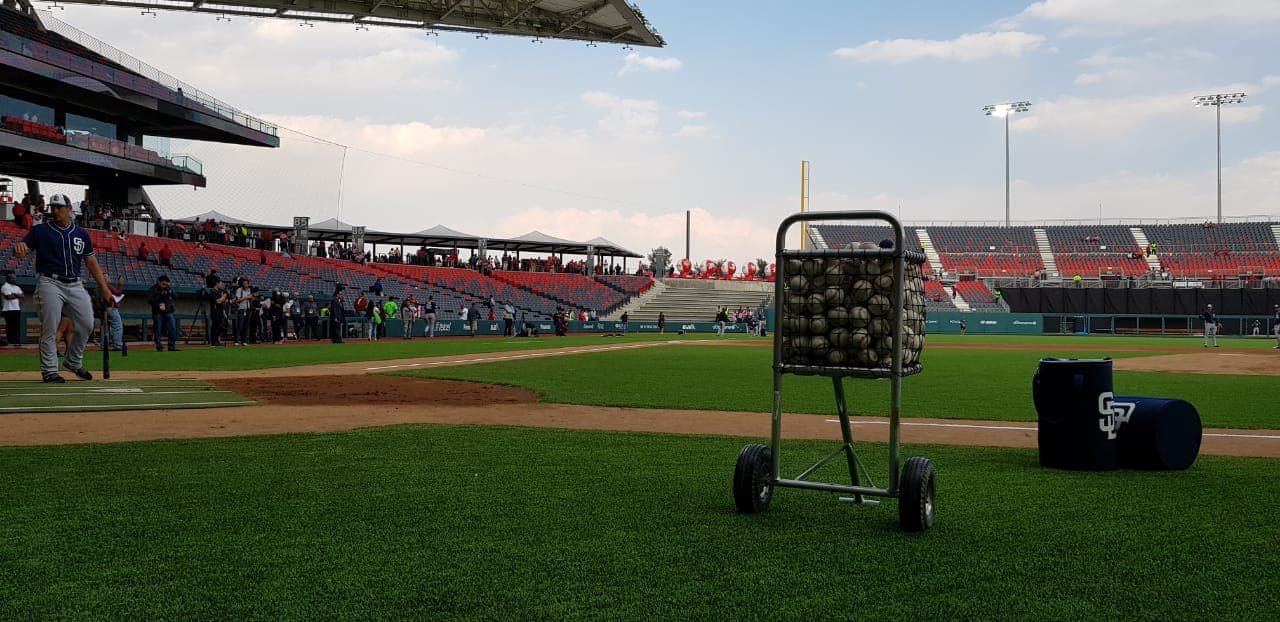 Así luce a nivel de campo el Estadio Alfredo Harp Helú, nueva casa de los Diablos Rojos del México que es inaugurada este sábado.