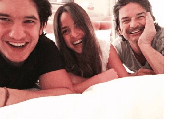 Adria es la hija mayor del cantautor de origen guatemalteco Ricardo Arjona. Su madre es la modelo puertorriqueña Leslie Torres.