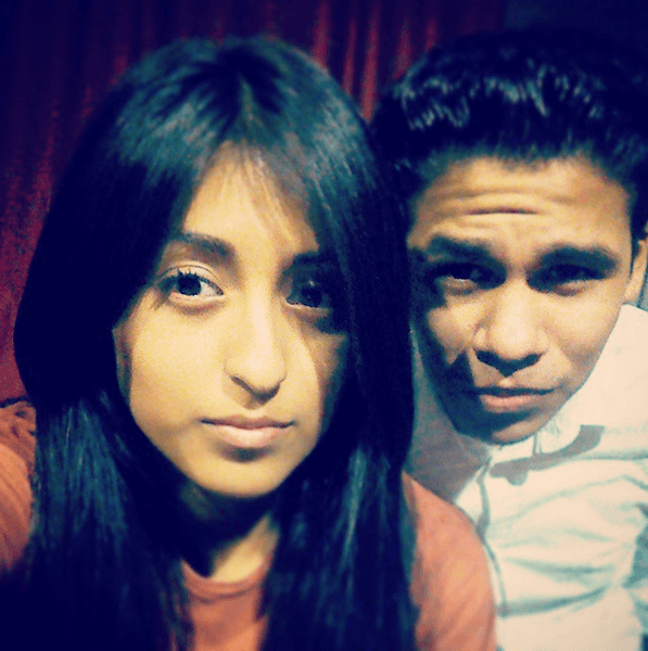 Es otro de los chicos que se divierte tomándose selfies con una buena compañía.