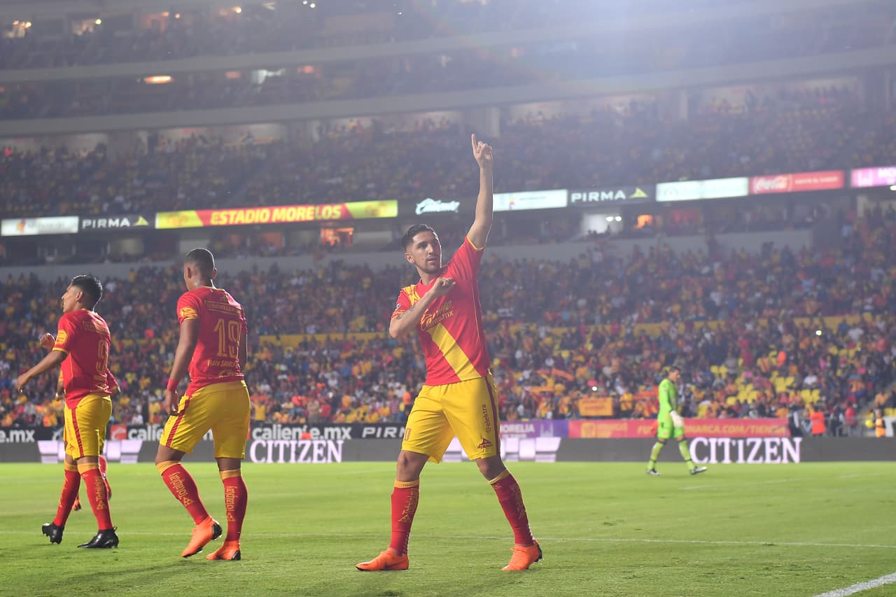 Diego Valdés celebra el segundo tanto en casa tras un disparo desde fuera del área.