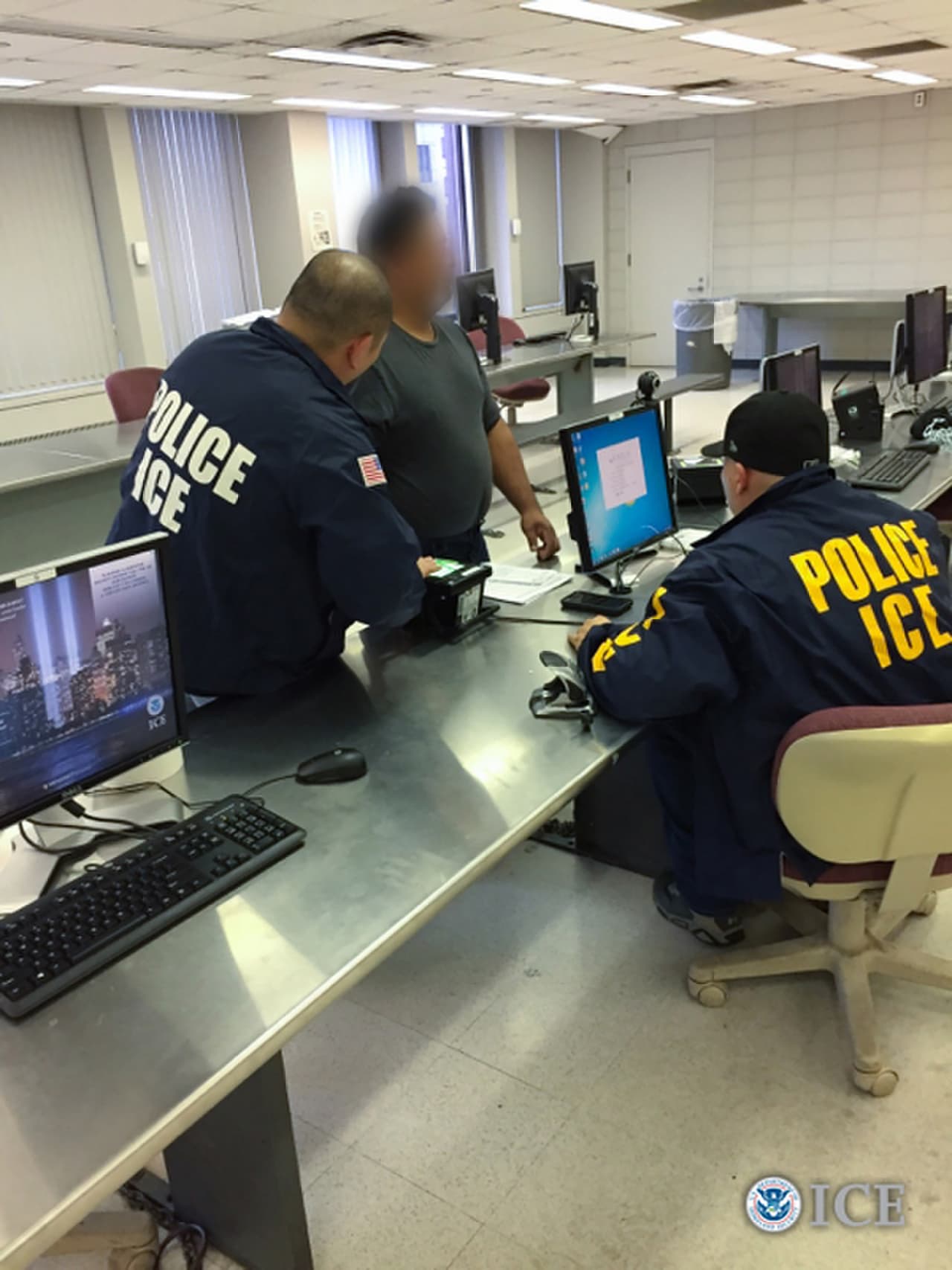 More than 680 foreign nationals were arrested last week during targeted enforcement operations conducted by U.S. Immigration and Customs Enforcement (ICE) aimed at at-large criminal aliens, immigration fugitives and re-entrants. NEW YORK, NY, US