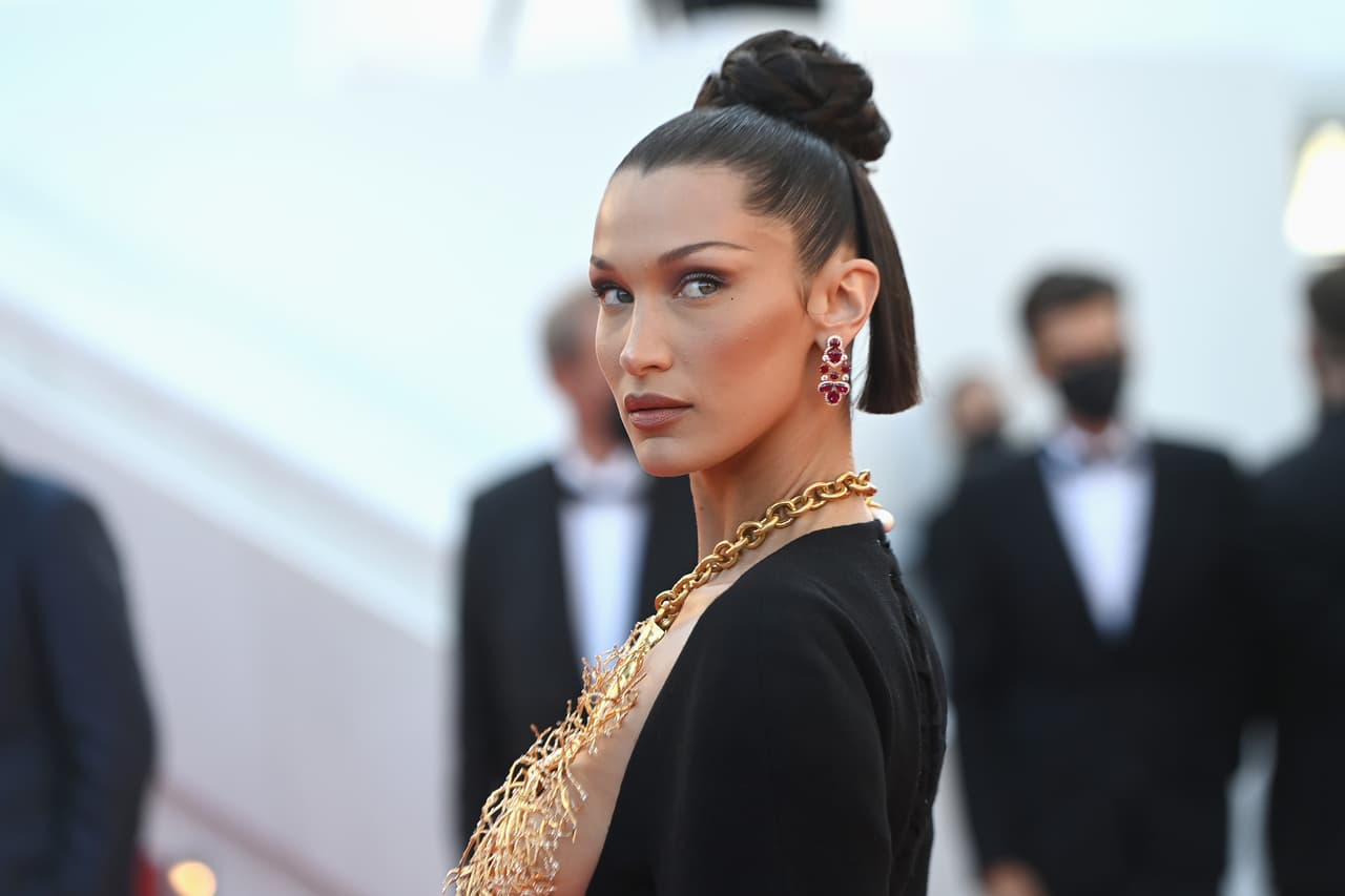 <b>#6 Bella Hadid</b>
<br>La reconocida modelo ha sido señalada constantemente por haberse sometido a múltiples cirugías plásticas.
