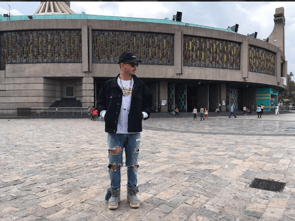 De tal modo que durante su paso por México, el urbano no dejó pasar la oportunidad de visitar la Basílica de Guadalupe para dar gracias por todo lo que le ha dado.