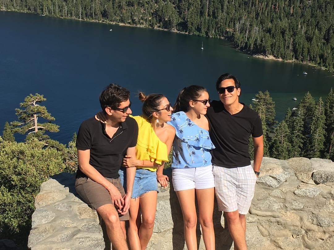 Los
<a href="https://www.univision.com/shows/despierta-america/en-fotos-asi-vivio-maity-interiano-la-romantica-boda-de-su-hermano-ernesto-fotos" target="_blank">hermanos Interiano</a> se reunieron en California en el mes de abril y consiguieron una foto digna de postal en el lago Emerald en California.