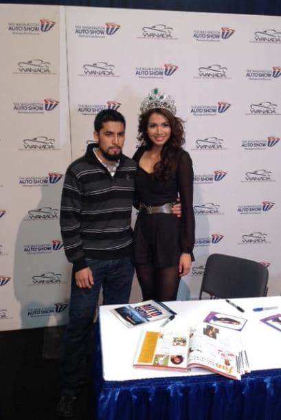 Marisela regresó a casa feliz de haber tenido la oportunidad de asistir al auto show en Washington y sentir el calor de su gente. La reina se divirtió tomándose fotos con sus admiradores y repartiendo autógrafos.