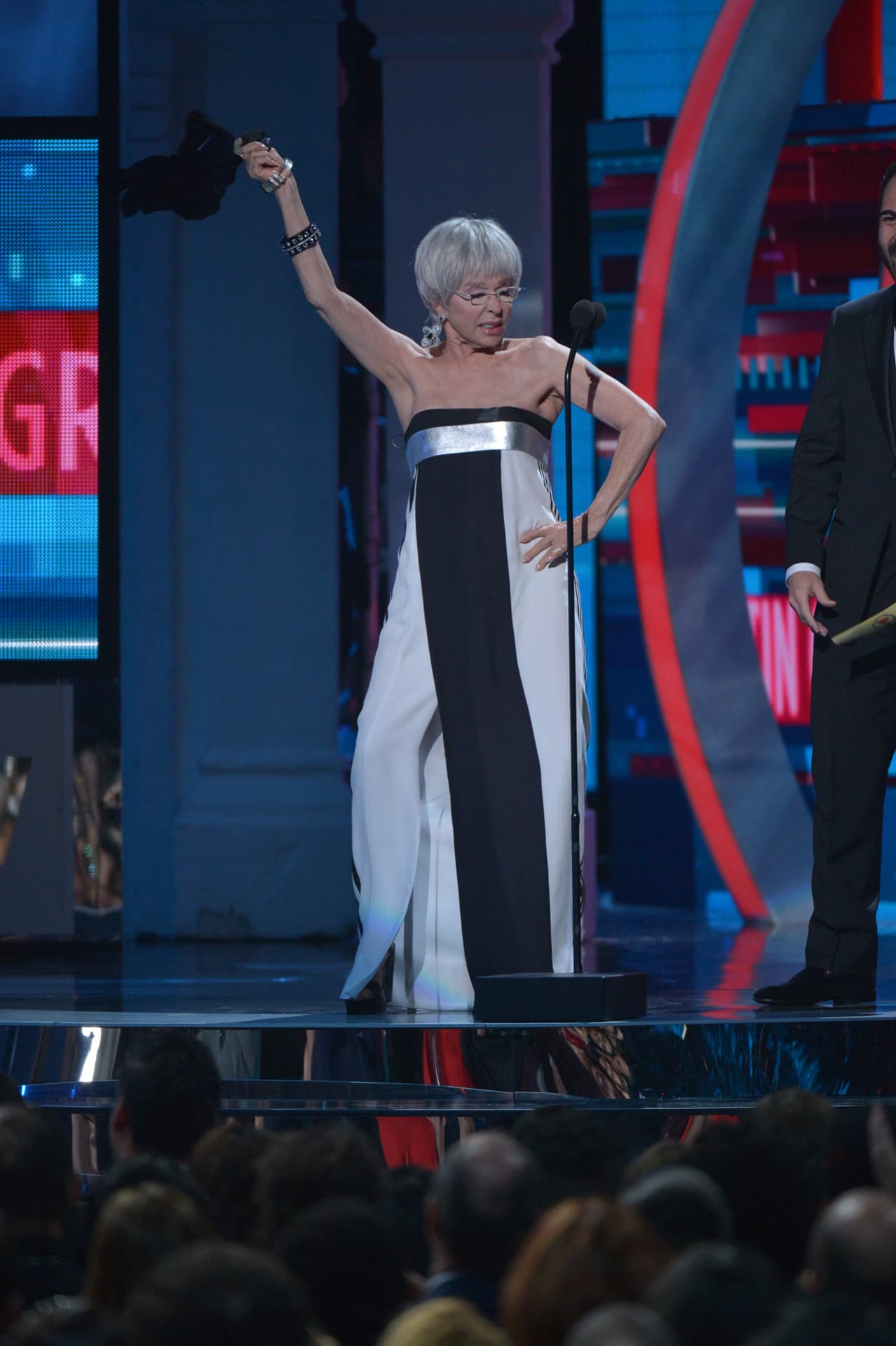 Así de sexy se puso en el escenario.