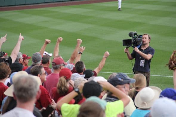 ¡El famoso comediante Will Ferrell se lució jugando con 10 equipos diferentes de la MLB  en cinco partidos del Spring Training en un solo día! Mientras los fans le hacían porras al comediante, éste les hacía bromas desde la cancha. Su hazaña fue grabada para una producción televisiva que será transmitida por HBO a finales de año.