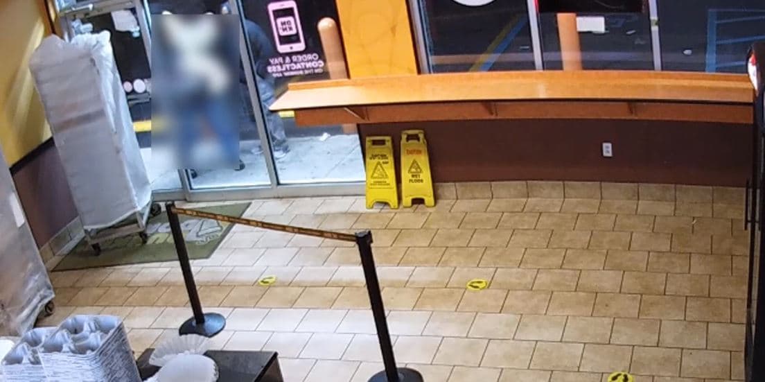 <b><a href="https://www.univision.com/local/philadelphia-wuvp/autoridades-filadelfia-piden-ayuda-identificar-hombre-quedo-captado-video-mientras-disparaba-contra-christine-lugo" target="_blank">Las autoridades de Filadelfia instaron el lunes</a></b> a los posibles testigos a hablar y ayudar a identificar al hombre que mató a tiros a la madre de dos hijos y abuela de origen puertorriqueño.