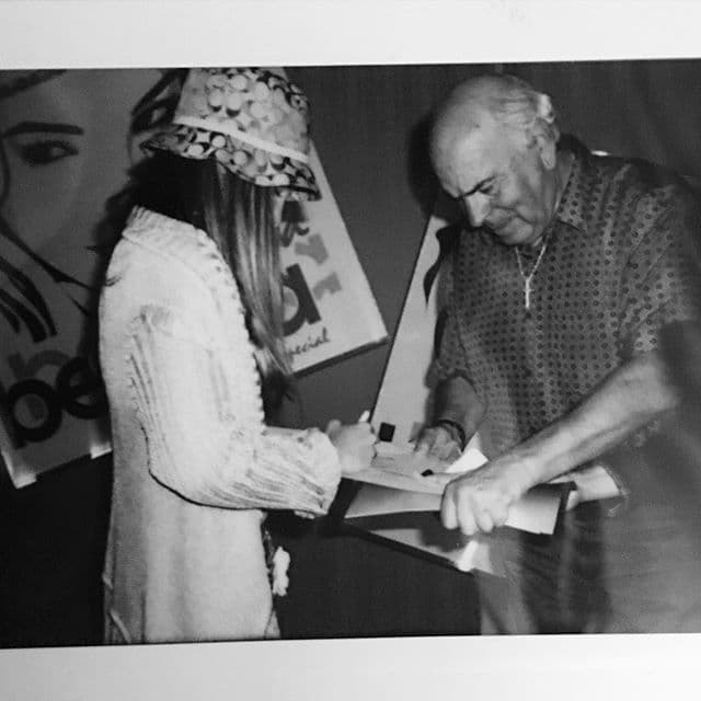 Beli aprovechó para compartir a sus seguidores que en esta fecha a quien más extraña es a su querido abuelito, su primer fan.