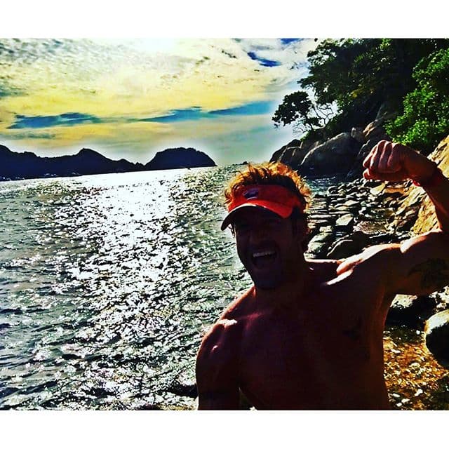 Y también para presumir esa musculatura por la que suspiran sus fans de "Yo No Creo En Los Hombres".