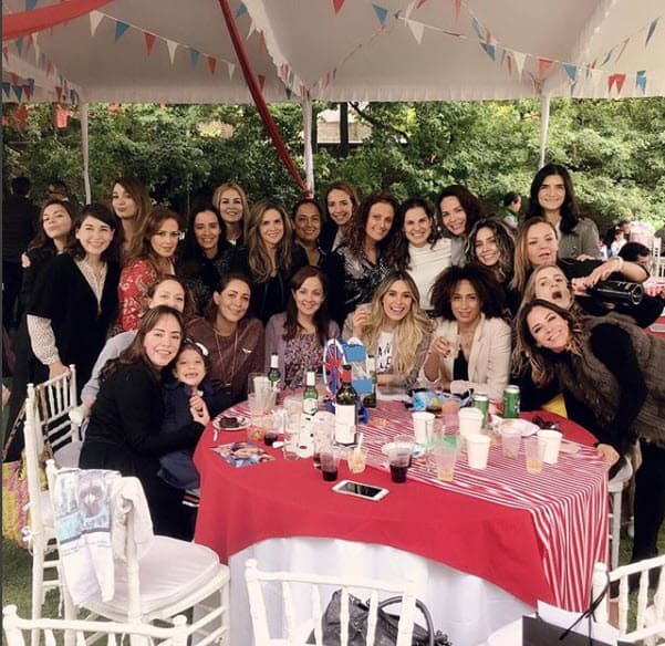 La actriz se reunió con las mamás de los compañeritos de Mateo para festejar la ocasión.