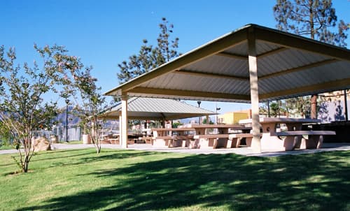 <b><a href="https://www.laparks.org/reccenter/mason" target="_blank">9. Mason Recreation Center </a></b>
<br>Cuenta con dos áreas de juego de acceso total y una almohadilla para salpicaduras, así como muchas mesas de picnic con sombra que también son accesibles. 
<br>
<br>Dirección:10500 avenida Mason, Chatsworth, CA 91311