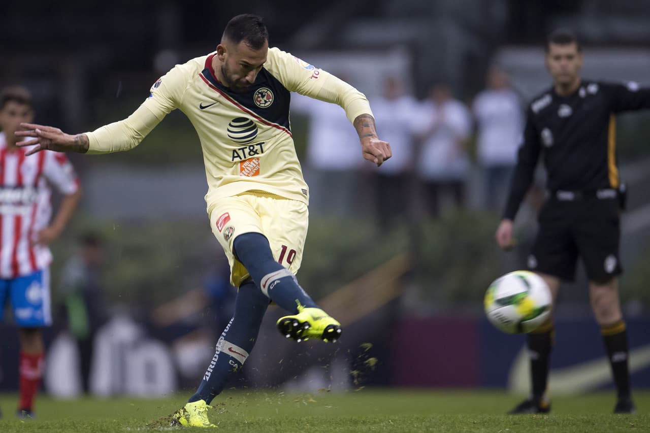 Y el encargado de cobrarlo fue Víctor Aguilera. Y lo pateó de esta manera, con fuerza y angulado, engañando al portero rival.