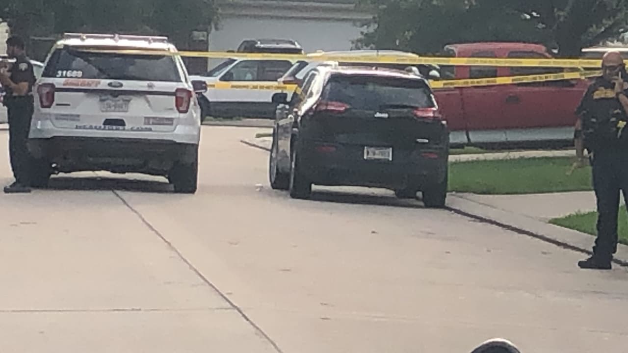 Después de ver el reporte en la televisión el pariente llamó a las autoridades para informar que el menor estaba con él, señaló Susan Cotter, portavoz de la oficina del sheriff del condado Harris.