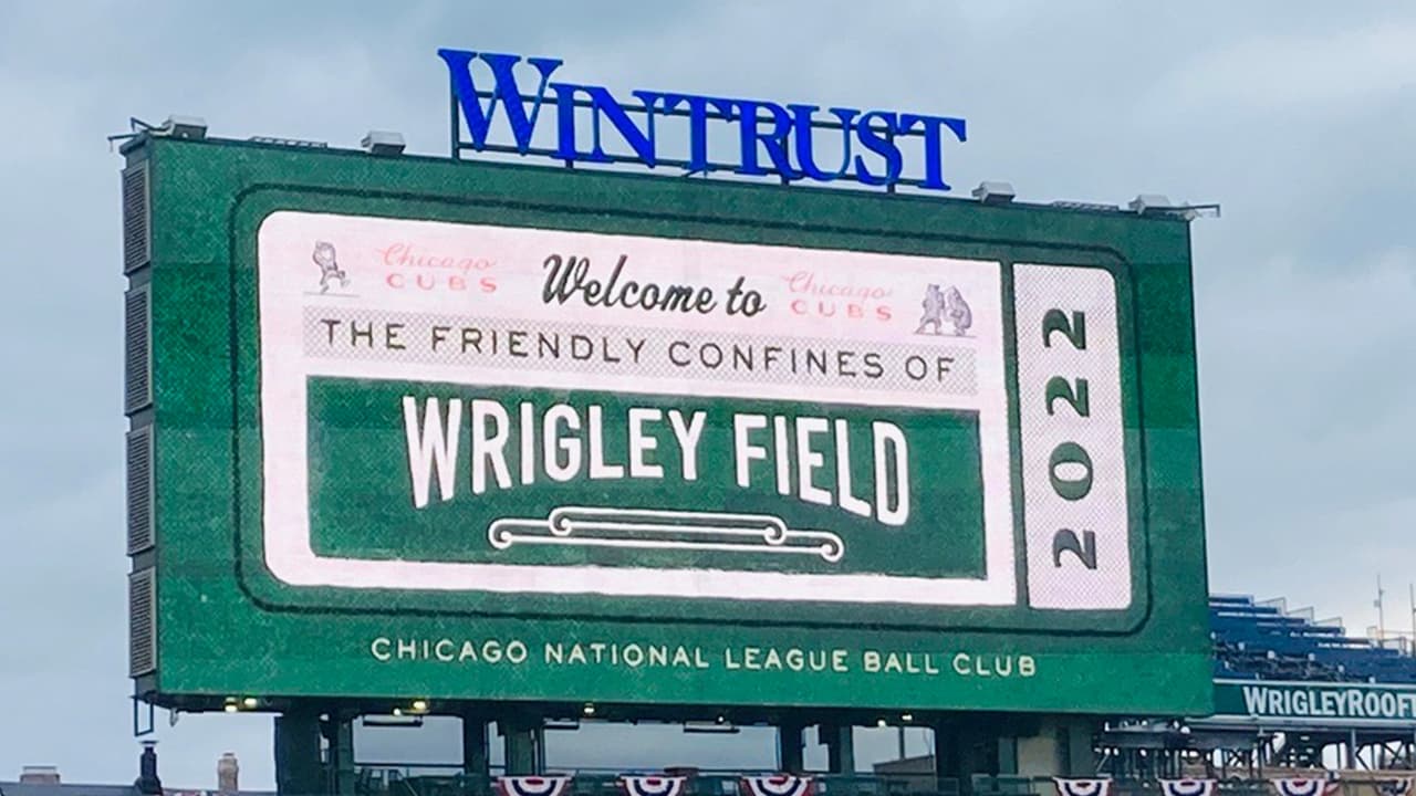 El estadio abrió sus puertas en 1914 bajo el nombre de Weegham Park, nombre con el que se le conoció hasta 1920.