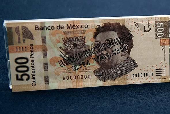 El frente muestra el autorretrato de Diego Rivera; al lado se reproduce el cuadro "Niña con Alcatraces".