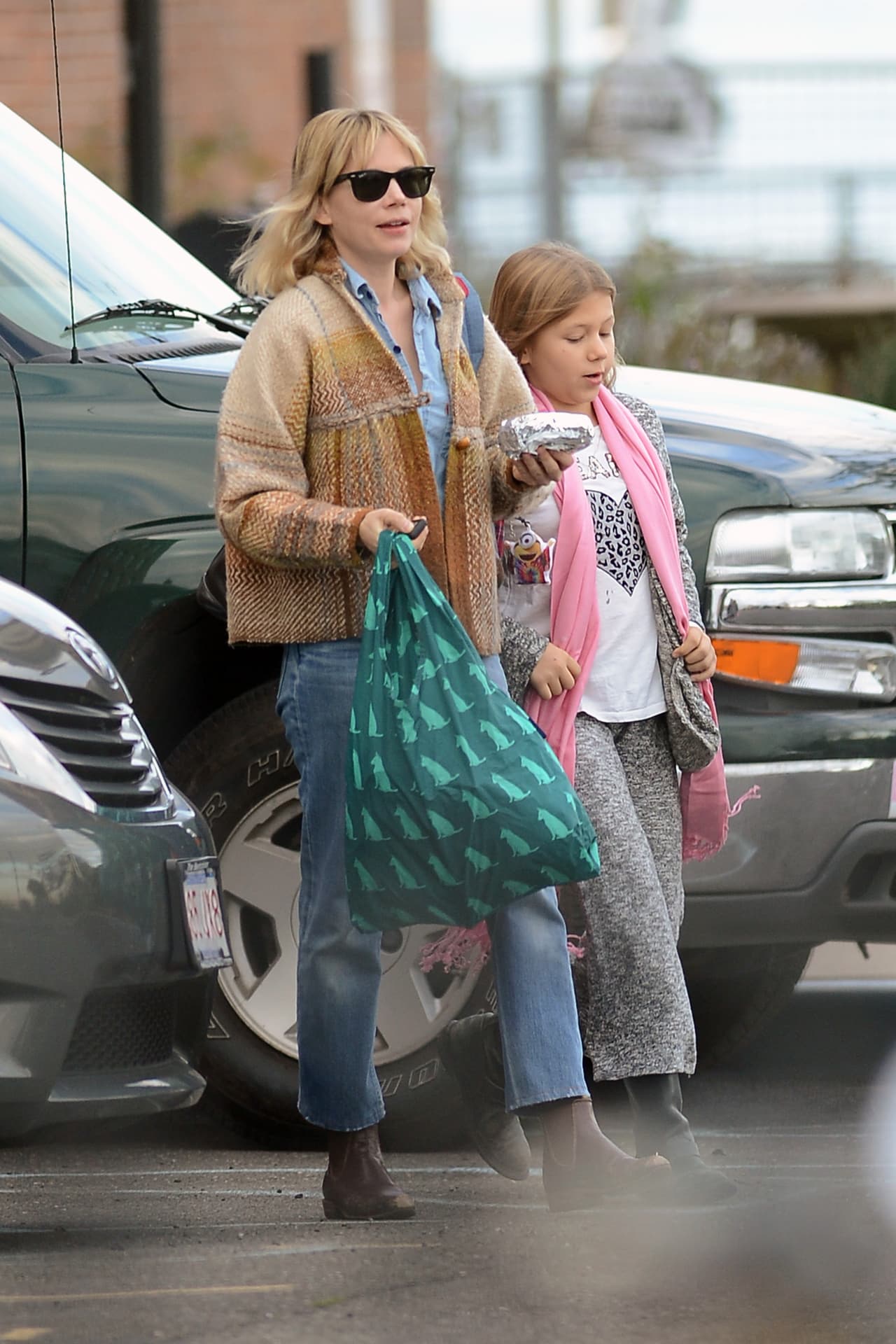 Los paparazzi pillaron a la famosa actriz con su nena hace unos días.