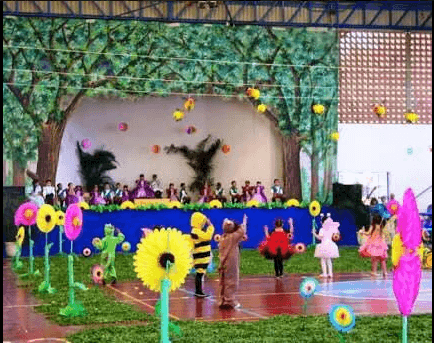 Como era de esperarse los memes no faltaron y hubo quien comparó el show de medio tiempo con un festival de la primavera.