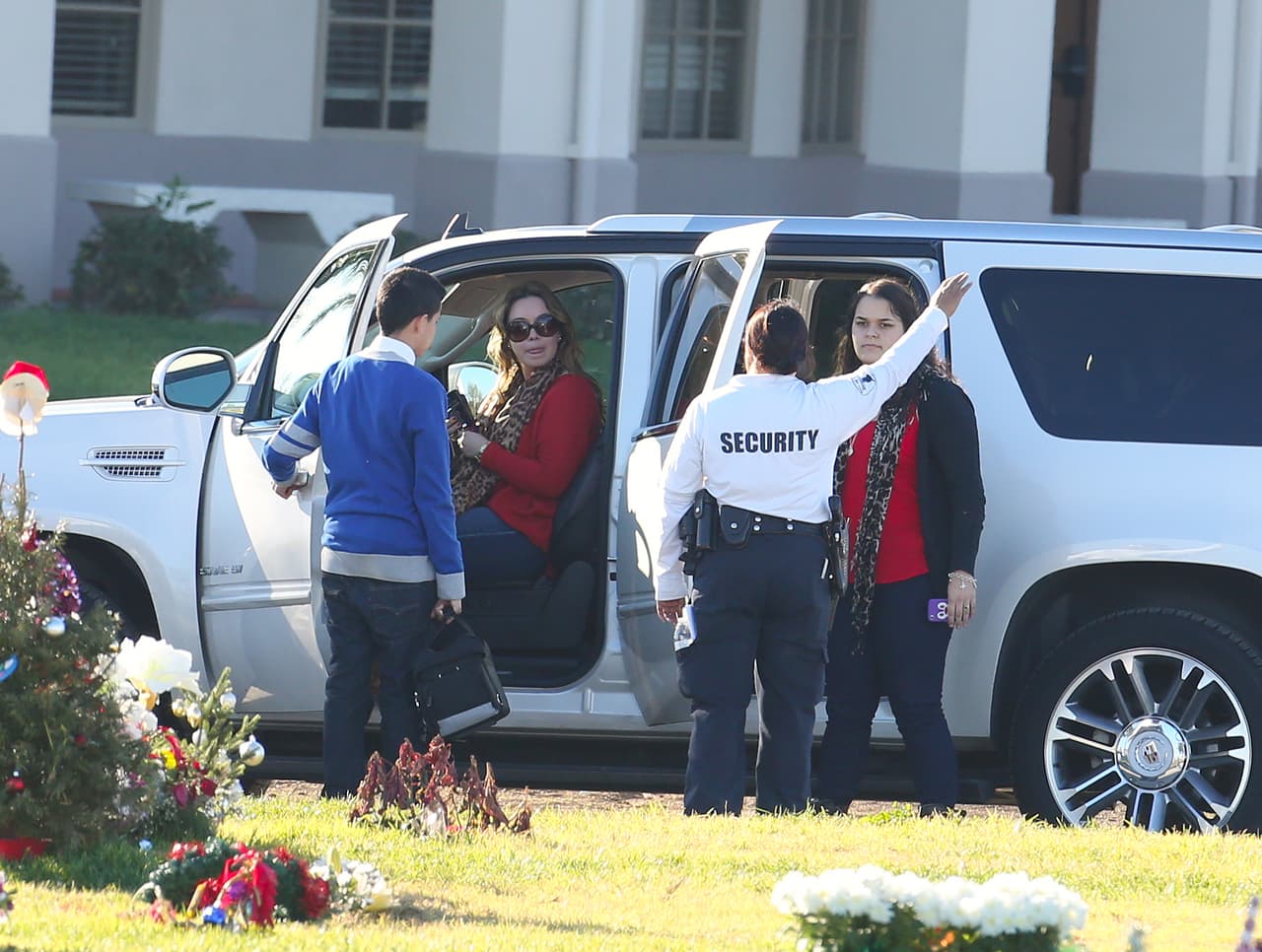 La familia Rivera se dio cita desde muy temprano en el sitio donde sería enterrada Jenni.
