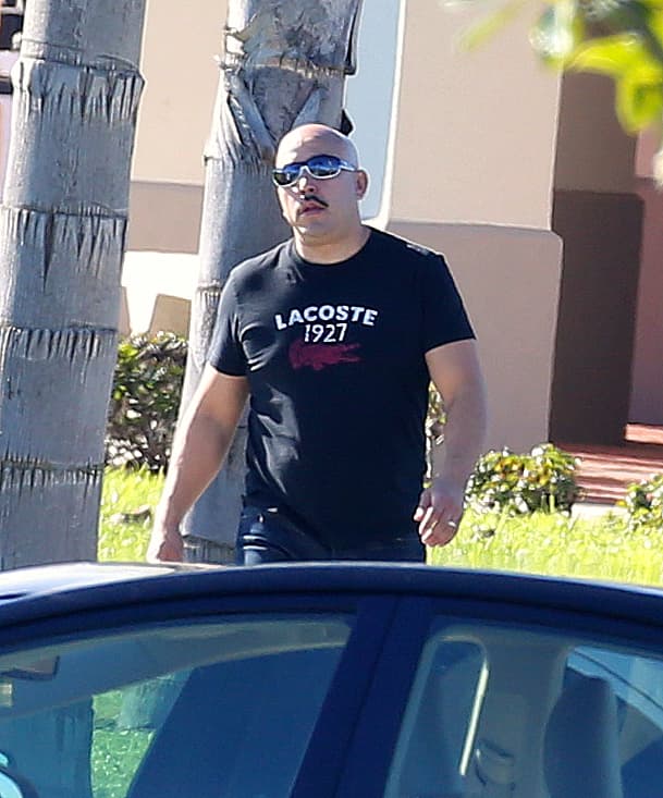 Lupillo era uno de los más afligidos y se dice que El Toro de La Banda bebió cerveza ese día miesntras entonaba la canción 'Cuando Muere Una Dama', tal y como lo había pedido Jenni.