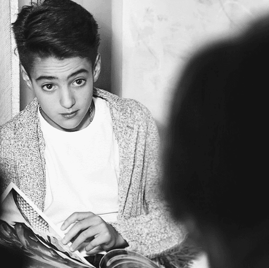 Desde pequeño, Sebastián mostró su interés por el medio del espectáculo con pequeñas actuaciones. 
<br>