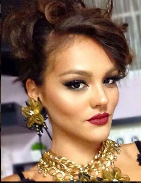 Khristielee anotó en su Facebook: "Con dignidad acepto el entregar mi cinta como embajadora de nuestra isla por dictamen de la organización y su directora Desiree Lowry, sin estar de acuerdo con la decisión tomada", expuso